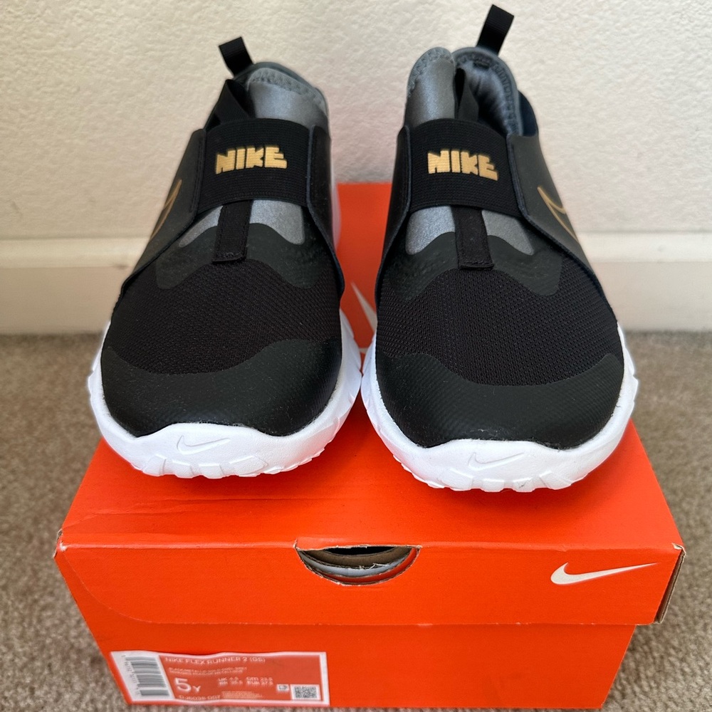 NEW Nike Flex Runner 2